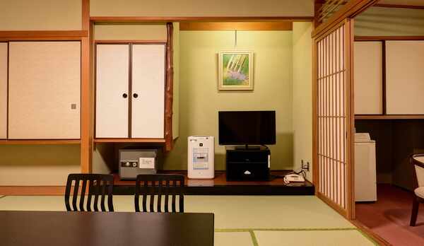 *【和室10畳（東館）】バス・洗浄機付トイレ