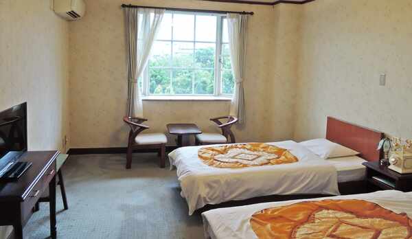 *（洋室ツイン一例）3名様までゆったりとご利用いただけます。