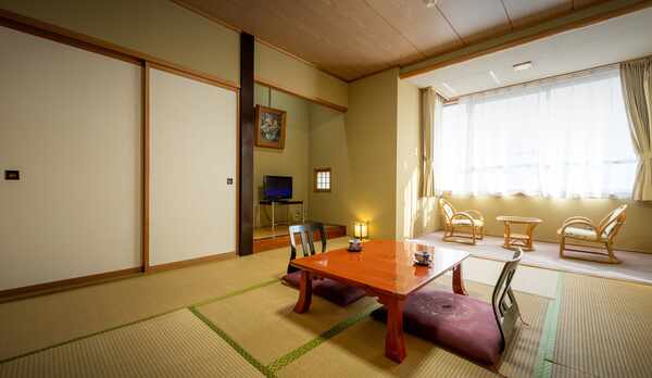 【和室8畳一例】畳の上に足を伸ばし疲れを癒してください。