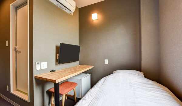 ＊【シングルルーム】WiFi完備!全室シモンズ製のベッド導入で、快適な睡眠を！