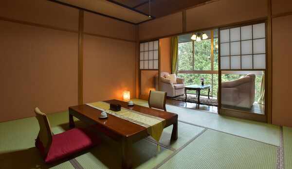 *【部屋(和室10畳)】森のせせらぎに耳を傾けながら、のんびりとお寛ぎ下さいませ。
