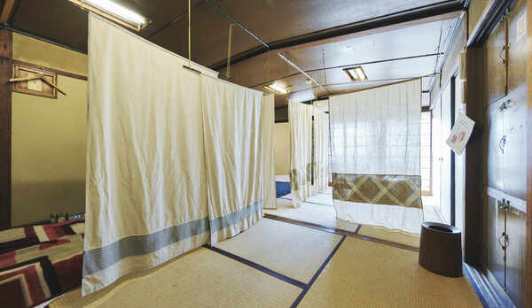 男性専用ドミトリー　定員３名