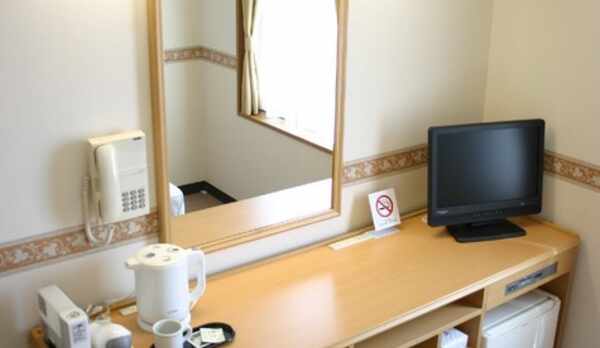 シングルルームのデスク