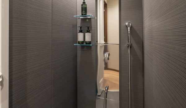 【コンドスイート メゾネット】シャワーブース