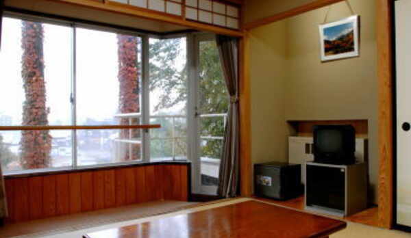 北館和室８畳間（バストイレ付き）