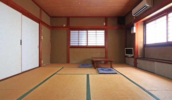 【10畳和室】-落ち着いて過ごせる空間-