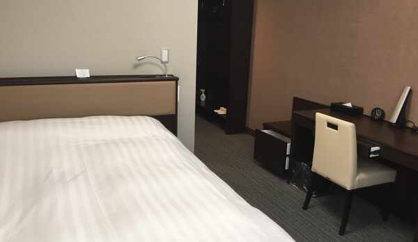 wideシングルルーム　22平米　ベッドサイズ140㎝&times;203㎝　ワイドロングベッド