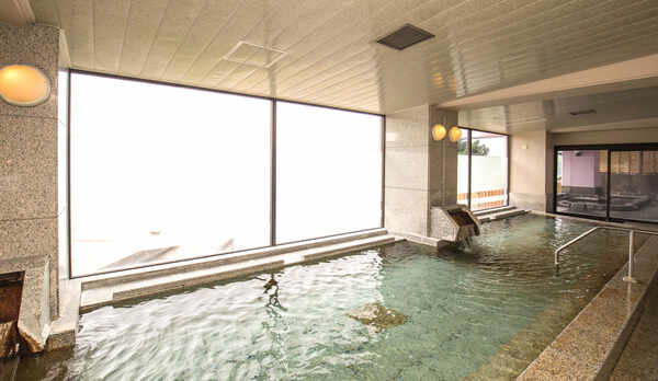 【大浴場・銀砂の湯】女性専用の大浴場。大浴場は外から見えない造りになっております。