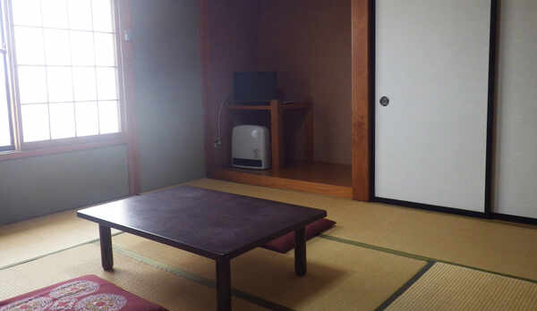 *客室一例／のどかな田園風景の中にある和室タイプのお部屋。ファミリー、カップル、一人旅も歓迎！