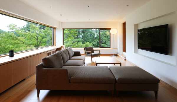 【特別室】2019年7月リニューアル。リビング・ベッドルーム。非日常のひと時をどうぞ。海のみどり