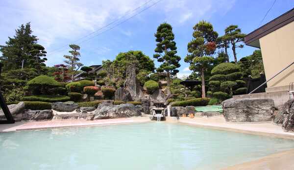 *庭園露天風呂（男湯）／開放感抜群の露天風呂は中ノ沢温泉随一です！