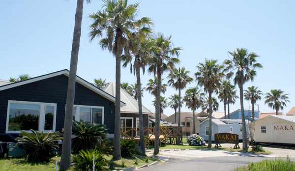 外観（看板入り②）