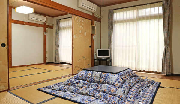 *【客室一例】和室12畳。広々とした客室でご家族や友人とお過ごしください。