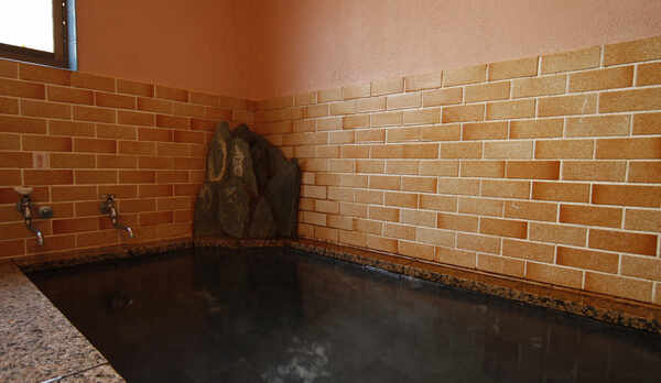 天然夕日が浦温泉源泉100%使用です。美肌の湯とも言われています