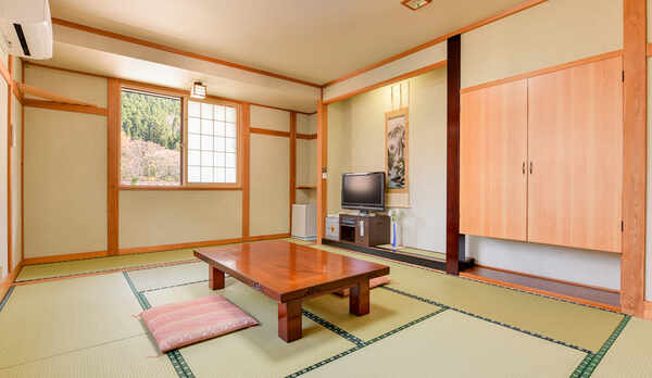 *客室一例／和室８畳〜１２畳の純和風のお部屋。wifi完備でネットも安心。