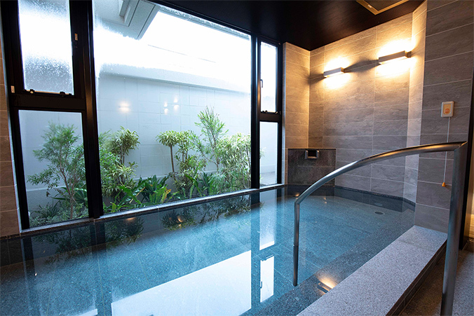 長い旅の疲れを癒す大浴場