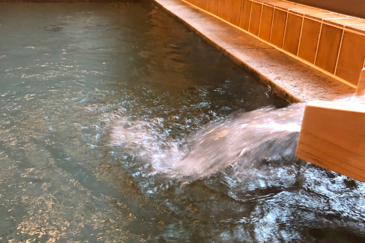 静かな大八賀川のほとりに喧騒を離れ過ごす 癒しのリゾート