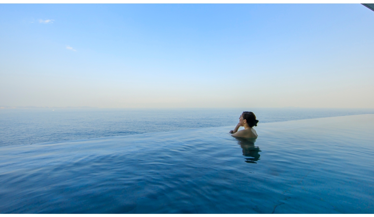 日帰り温泉施設「オーシャンスパ Fuua」露天立ち湯