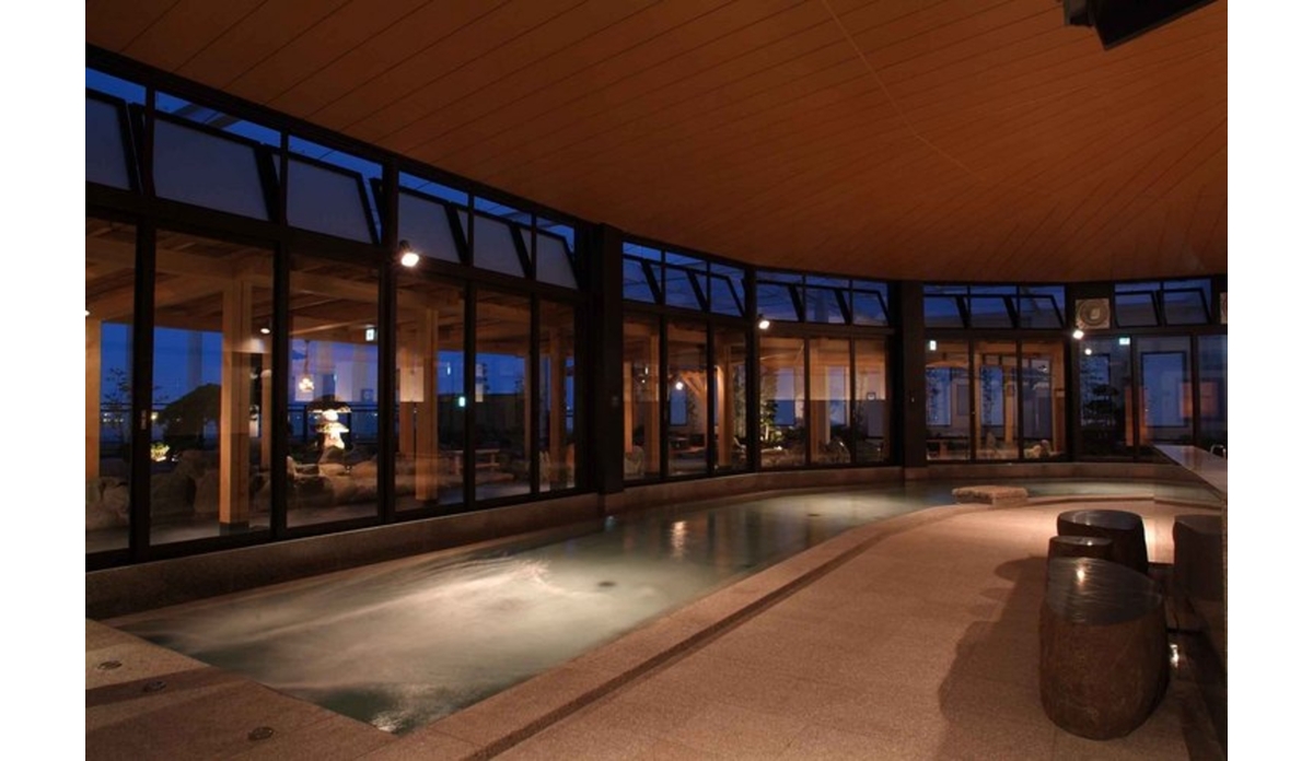 大浴場【湯河原温泉】広い湯船で旅や日常の疲れを癒して…