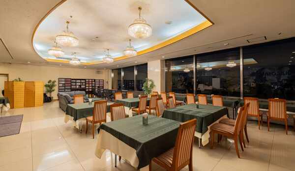 ラウンジ名城観