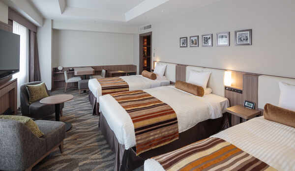 デラックストリプル