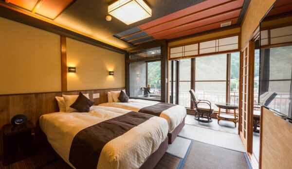 モダン和室8帖+次間（半露天風呂付客室）