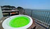 ジャグジーバス 波の音に耳を澄まし相模湾を独占してください。