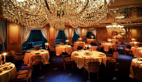 高級フランス料理「トゥールダルジャン 東京」