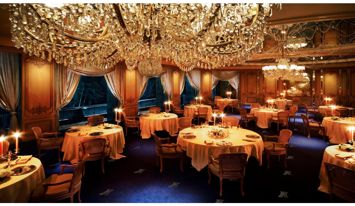 高級フランス料理「トゥールダルジャン 東京」